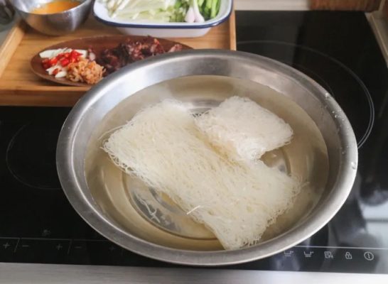 Bữa sáng với bún xào
